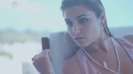 Hande_Ercel___BeStyle_Magazine_Agustos_2016_25.jpg