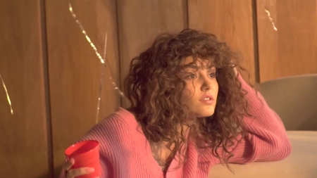 Hande_Ercel_-_L_Officiel_Backstage_08.jpg