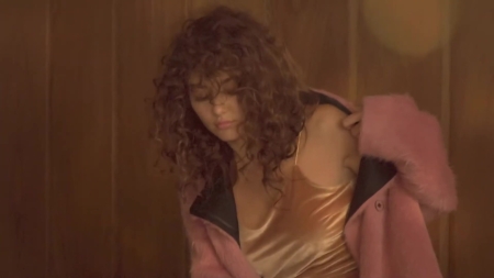 Hande_Ercel_-_L_Officiel_Backstage_23.jpg