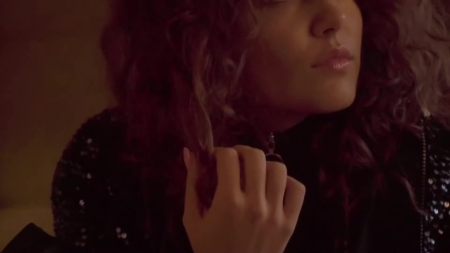 Hande_Ercel_-_L_Officiel_Backstage_42.jpg