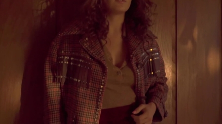 Hande_Ercel_-_L_Officiel_Backstage_45.jpg