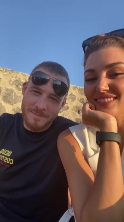 Hande_Ercel_and_Kerem_Bursin_live_on_Instagram_-_06_09_2021_0036.jpg