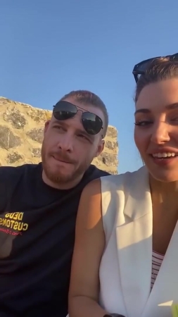 Hande_Ercel_and_Kerem_Bursin_live_on_Instagram_-_06_09_2021_0068.jpg