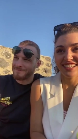 Hande_Ercel_and_Kerem_Bursin_live_on_Instagram_-_06_09_2021_0082.jpg