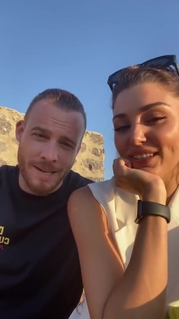 Hande_Ercel_and_Kerem_Bursin_live_on_Instagram_-_06_09_2021_0105.jpg
