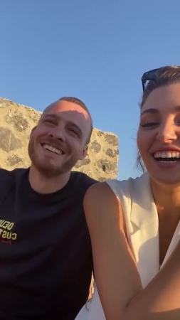 Hande_Ercel_and_Kerem_Bursin_live_on_Instagram_-_06_09_2021_0148.jpg