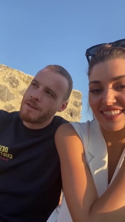 Hande_Ercel_and_Kerem_Bursin_live_on_Instagram_-_06_09_2021_0186.jpg
