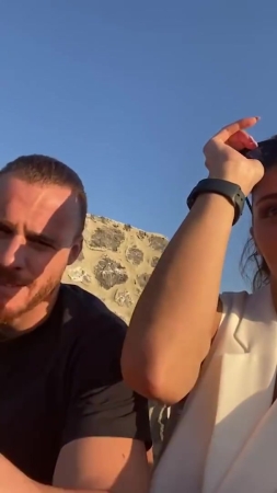 Hande_Ercel_and_Kerem_Bursin_live_on_Instagram_-_06_09_2021_0214.jpg