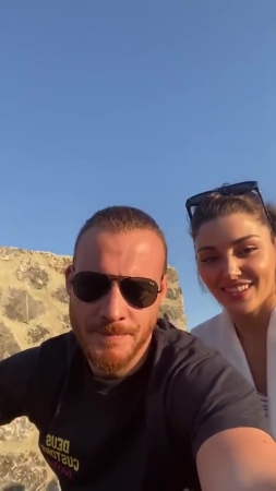 Hande_Ercel_and_Kerem_Bursin_live_on_Instagram_-_06_09_2021_0228.jpg