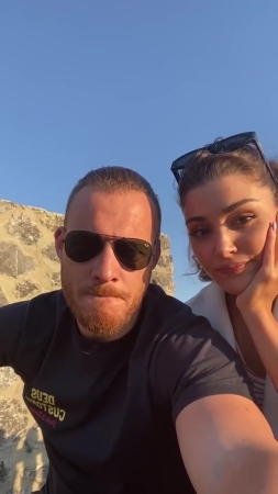 Hande_Ercel_and_Kerem_Bursin_live_on_Instagram_-_06_09_2021_0246.jpg