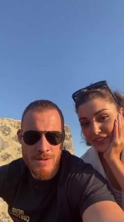 Hande_Ercel_and_Kerem_Bursin_live_on_Instagram_-_06_09_2021_0258.jpg