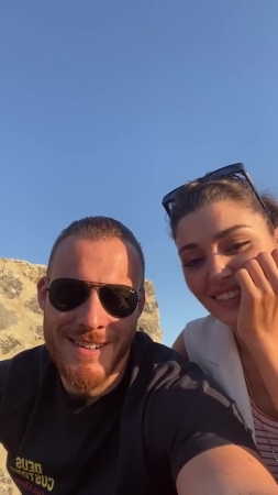 Hande_Ercel_and_Kerem_Bursin_live_on_Instagram_-_06_09_2021_0284.jpg