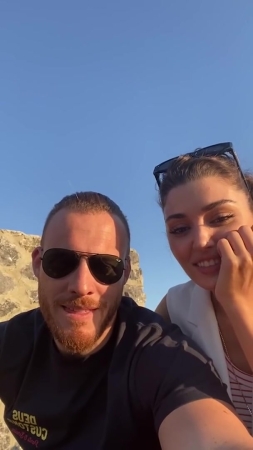 Hande_Ercel_and_Kerem_Bursin_live_on_Instagram_-_06_09_2021_0289.jpg