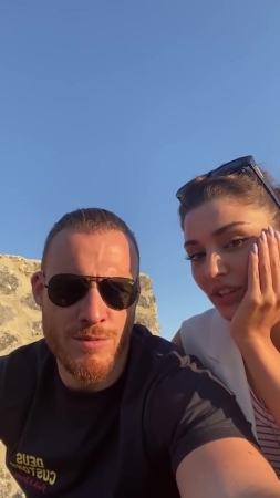 Hande_Ercel_and_Kerem_Bursin_live_on_Instagram_-_06_09_2021_0299.jpg