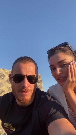 Hande_Ercel_and_Kerem_Bursin_live_on_Instagram_-_06_09_2021_0300.jpg
