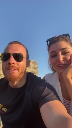 Hande_Ercel_and_Kerem_Bursin_live_on_Instagram_-_06_09_2021_0377.jpg