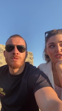 Hande_Ercel_and_Kerem_Bursin_live_on_Instagram_-_06_09_2021_0399.jpg