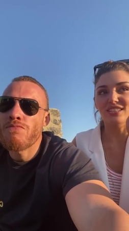 Hande_Ercel_and_Kerem_Bursin_live_on_Instagram_-_06_09_2021_0427.jpg