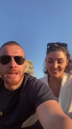 Hande_Ercel_and_Kerem_Bursin_live_on_Instagram_-_06_09_2021_0433.jpg