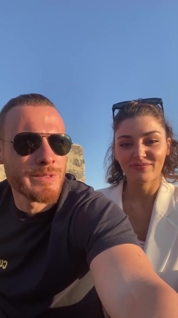 Hande_Ercel_and_Kerem_Bursin_live_on_Instagram_-_06_09_2021_0474.jpg