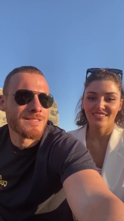 Hande_Ercel_and_Kerem_Bursin_live_on_Instagram_-_06_09_2021_0488.jpg