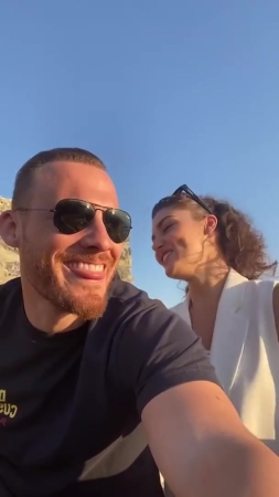Hande_Ercel_and_Kerem_Bursin_live_on_Instagram_-_06_09_2021_0492.jpg
