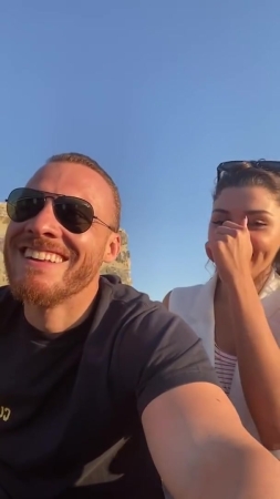Hande_Ercel_and_Kerem_Bursin_live_on_Instagram_-_06_09_2021_0495.jpg