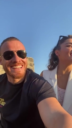 Hande_Ercel_and_Kerem_Bursin_live_on_Instagram_-_06_09_2021_0529.jpg