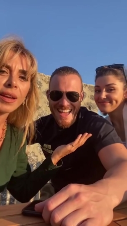 Hande_Ercel_and_Kerem_Bursin_live_on_Instagram_-_06_09_2021_0668.jpg