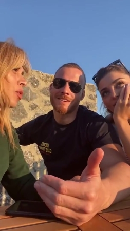 Hande_Ercel_and_Kerem_Bursin_live_on_Instagram_-_06_09_2021_0716.jpg