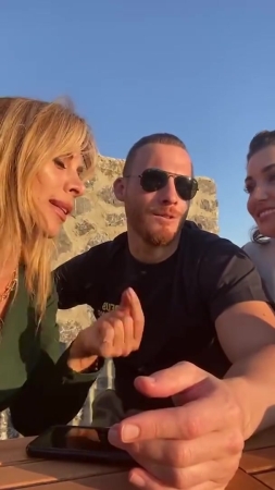 Hande_Ercel_and_Kerem_Bursin_live_on_Instagram_-_06_09_2021_0728.jpg