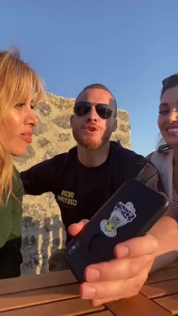 Hande_Ercel_and_Kerem_Bursin_live_on_Instagram_-_06_09_2021_0751.jpg