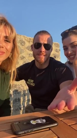 Hande_Ercel_and_Kerem_Bursin_live_on_Instagram_-_06_09_2021_0787.jpg