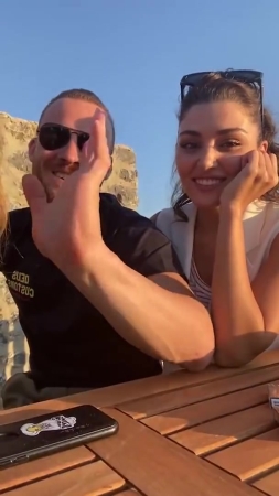 Hande_Ercel_and_Kerem_Bursin_live_on_Instagram_-_06_09_2021_0841.jpg