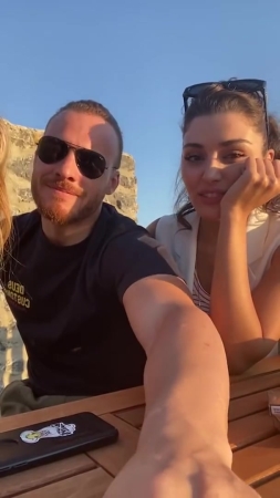 Hande_Ercel_and_Kerem_Bursin_live_on_Instagram_-_06_09_2021_0858.jpg