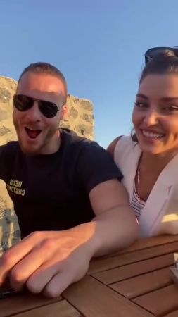 Hande_Ercel_and_Kerem_Bursin_live_on_Instagram_-_06_09_2021_0913.jpg