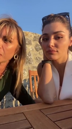 Hande_Ercel_and_Kerem_Bursin_live_on_Instagram_-_06_09_2021_0962.jpg