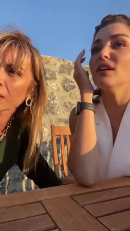 Hande_Ercel_and_Kerem_Bursin_live_on_Instagram_-_06_09_2021_0964.jpg