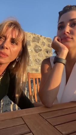 Hande_Ercel_and_Kerem_Bursin_live_on_Instagram_-_06_09_2021_0971.jpg
