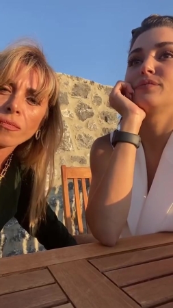 Hande_Ercel_and_Kerem_Bursin_live_on_Instagram_-_06_09_2021_0976.jpg