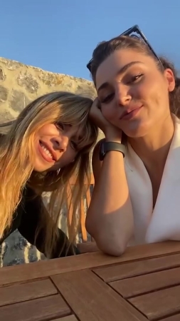 Hande_Ercel_and_Kerem_Bursin_live_on_Instagram_-_06_09_2021_0986.jpg