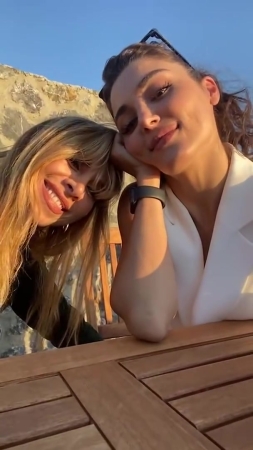 Hande_Ercel_and_Kerem_Bursin_live_on_Instagram_-_06_09_2021_0988.jpg