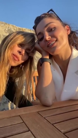 Hande_Ercel_and_Kerem_Bursin_live_on_Instagram_-_06_09_2021_0990.jpg