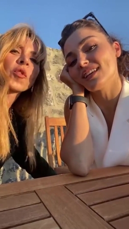 Hande_Ercel_and_Kerem_Bursin_live_on_Instagram_-_06_09_2021_0991.jpg