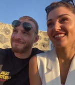 Filename=Hande_Ercel_and_Kerem_Bursin_live_on_Instagram_-_06_09_2021_0083.jpg
Filesize=54KiB
Dimensions=608x1080
Date added=10.06.21 Hande_Ercel_and_Kerem_Bursin_live_on_Instagram_-_06_09_2021_0083.jpg