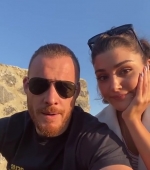 Filename=Hande_Ercel_and_Kerem_Bursin_live_on_Instagram_-_06_09_2021_0251.jpg
Filesize=55KiB
Dimensions=608x1080
Date added=10.06.21 Hande_Ercel_and_Kerem_Bursin_live_on_Instagram_-_06_09_2021_0251.jpg