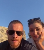 Filename=Hande_Ercel_and_Kerem_Bursin_live_on_Instagram_-_06_09_2021_0272.jpg
Filesize=50KiB
Dimensions=608x1080
Date added=10.06.21 Hande_Ercel_and_Kerem_Bursin_live_on_Instagram_-_06_09_2021_0272.jpg