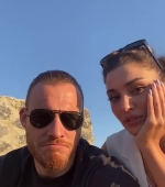 Filename=Hande_Ercel_and_Kerem_Bursin_live_on_Instagram_-_06_09_2021_0304.jpg
Filesize=52KiB
Dimensions=608x1080
Date added=10.06.21 Hande_Ercel_and_Kerem_Bursin_live_on_Instagram_-_06_09_2021_0304.jpg