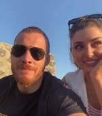 Filename=Hande_Ercel_and_Kerem_Bursin_live_on_Instagram_-_06_09_2021_0366.jpg
Filesize=50KiB
Dimensions=608x1080
Date added=10.06.21 Hande_Ercel_and_Kerem_Bursin_live_on_Instagram_-_06_09_2021_0366.jpg