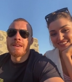 Filename=Hande_Ercel_and_Kerem_Bursin_live_on_Instagram_-_06_09_2021_0384.jpg
Filesize=49KiB
Dimensions=608x1080
Date added=10.06.21 Hande_Ercel_and_Kerem_Bursin_live_on_Instagram_-_06_09_2021_0384.jpg